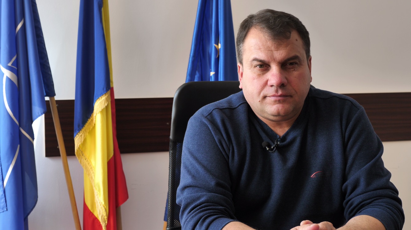 VIDEO/Colonești, satul în care bătaia e ruptă din trai. Femei cu mâini tăiate cu drujba sau toporul