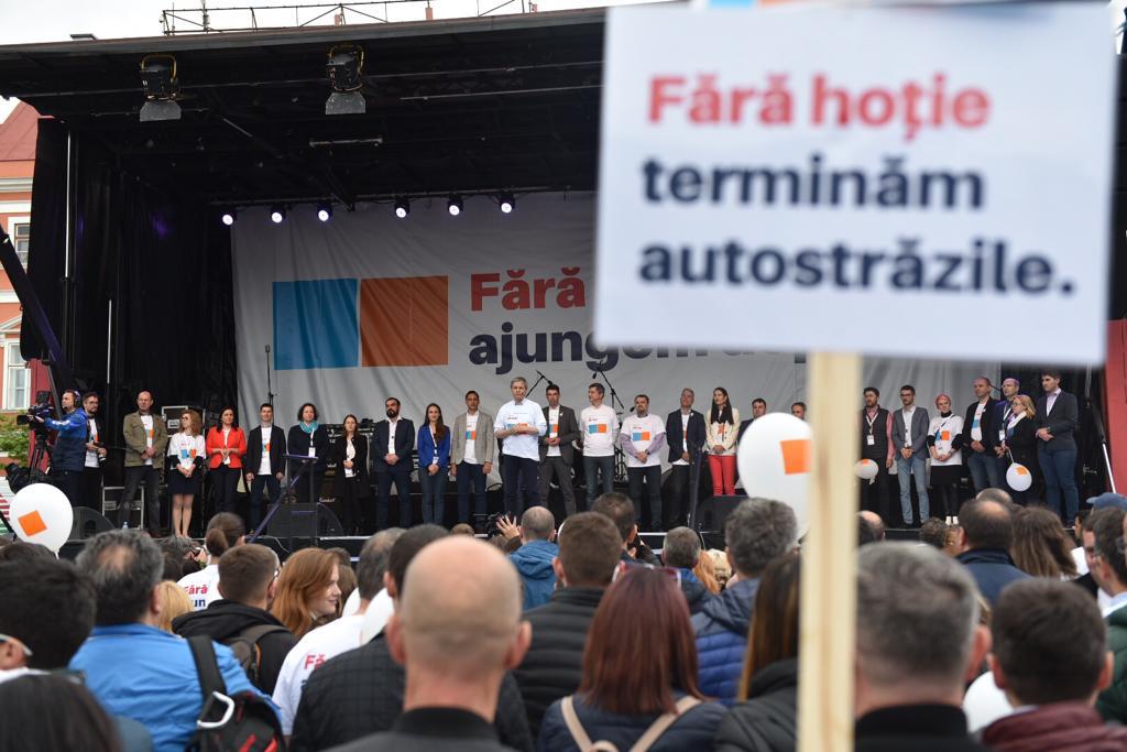 VIDEO | Primul miting al Alianţei 2020 USR-PLUS, la Cluj-Napoca. Cioloş: "Trebuie să ne debarasăm de prostie, de hoţie şi de sărăcie"