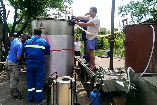 Parfum de profit | Și-a făcut o distilerie mobilă pentru ulei de lavandă