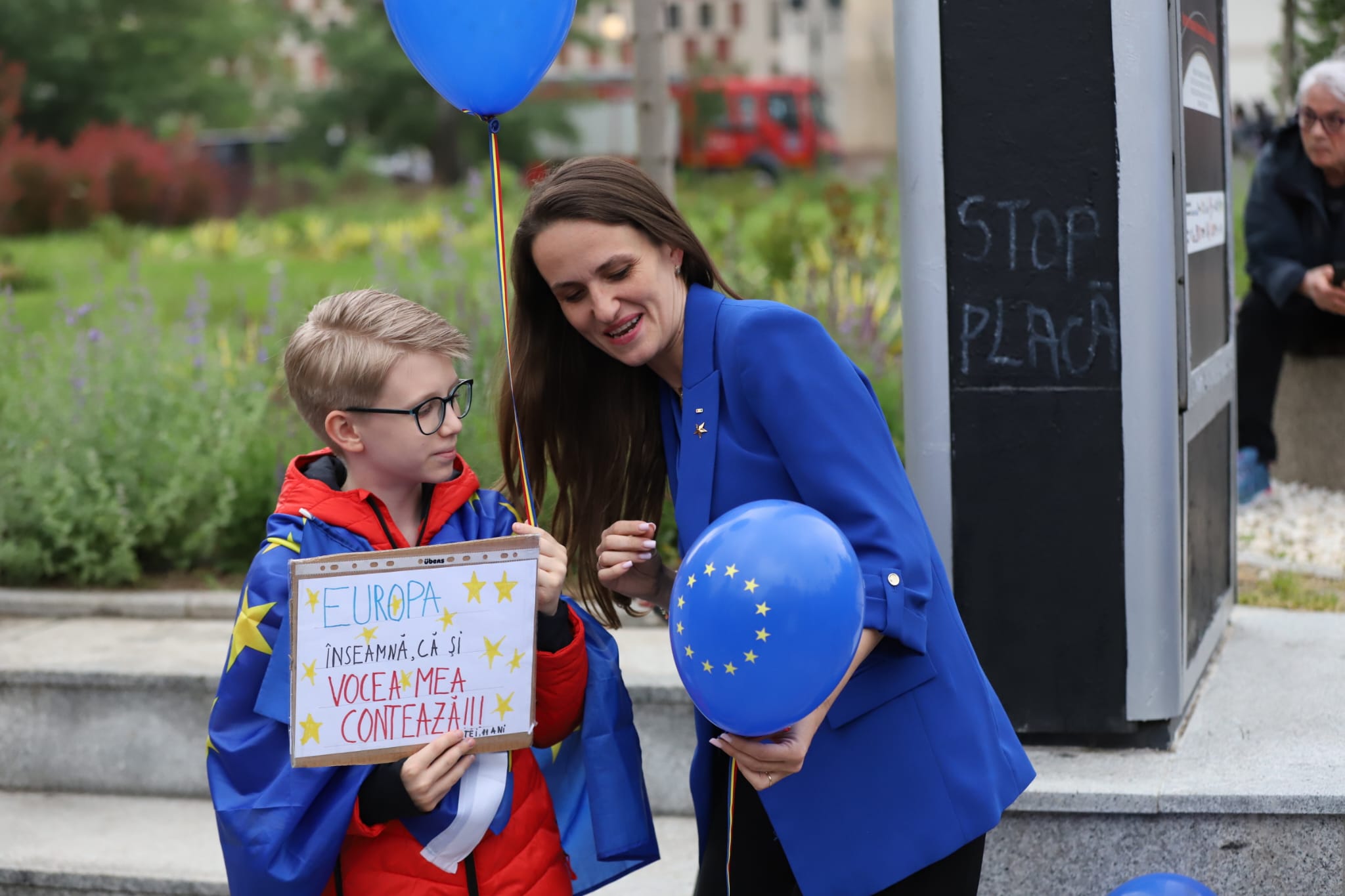 Manifestație pro-Europa cu prezență slabă. Tudor Chirilă: „Sǎ ciocnim un păhărel pentru România în Europa”