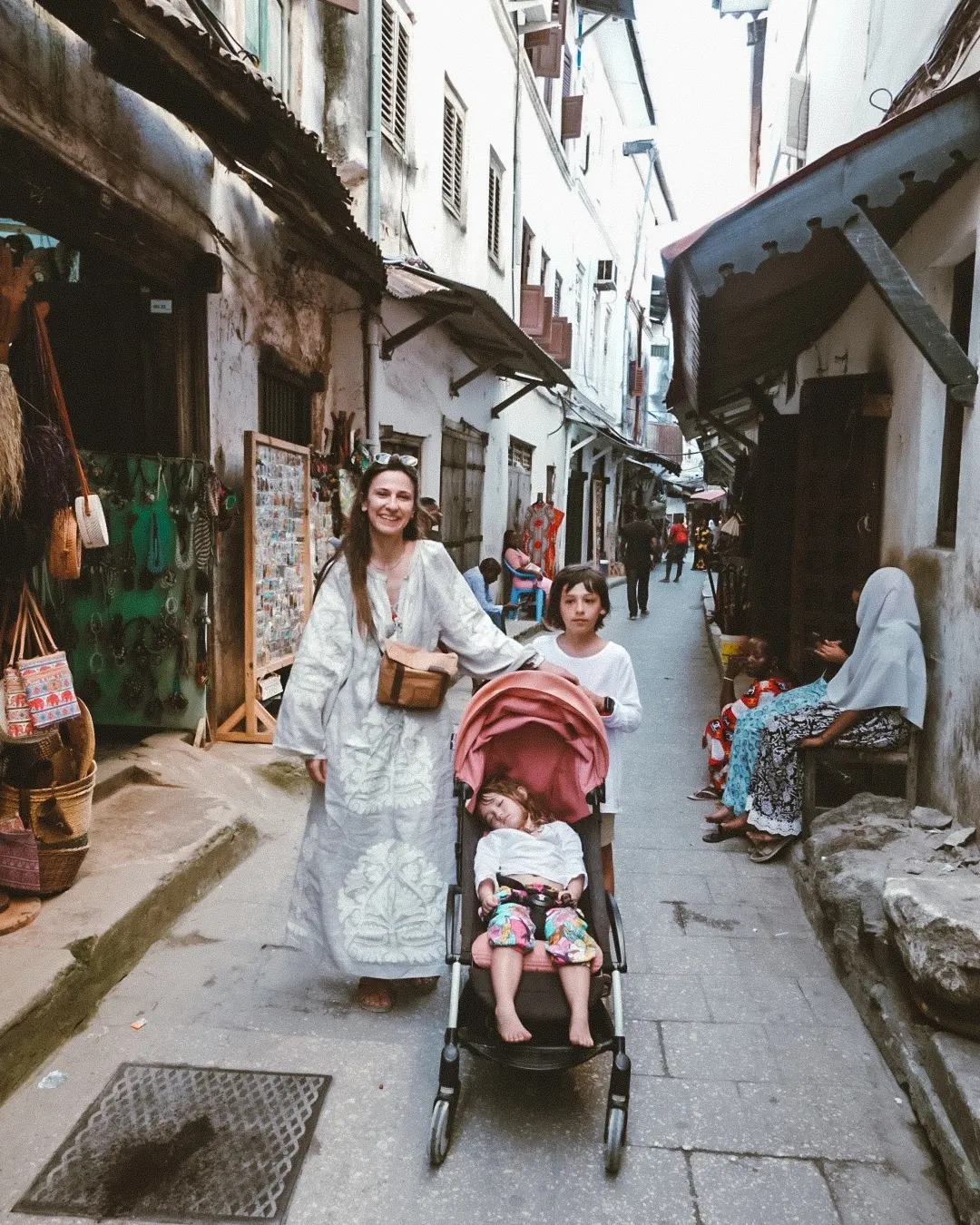 Dana Rogoz, oprită de Poliție în vacanța în Zanzibar: „Ne-au verificat actele”. Cum decurge plimbarea lor de familie