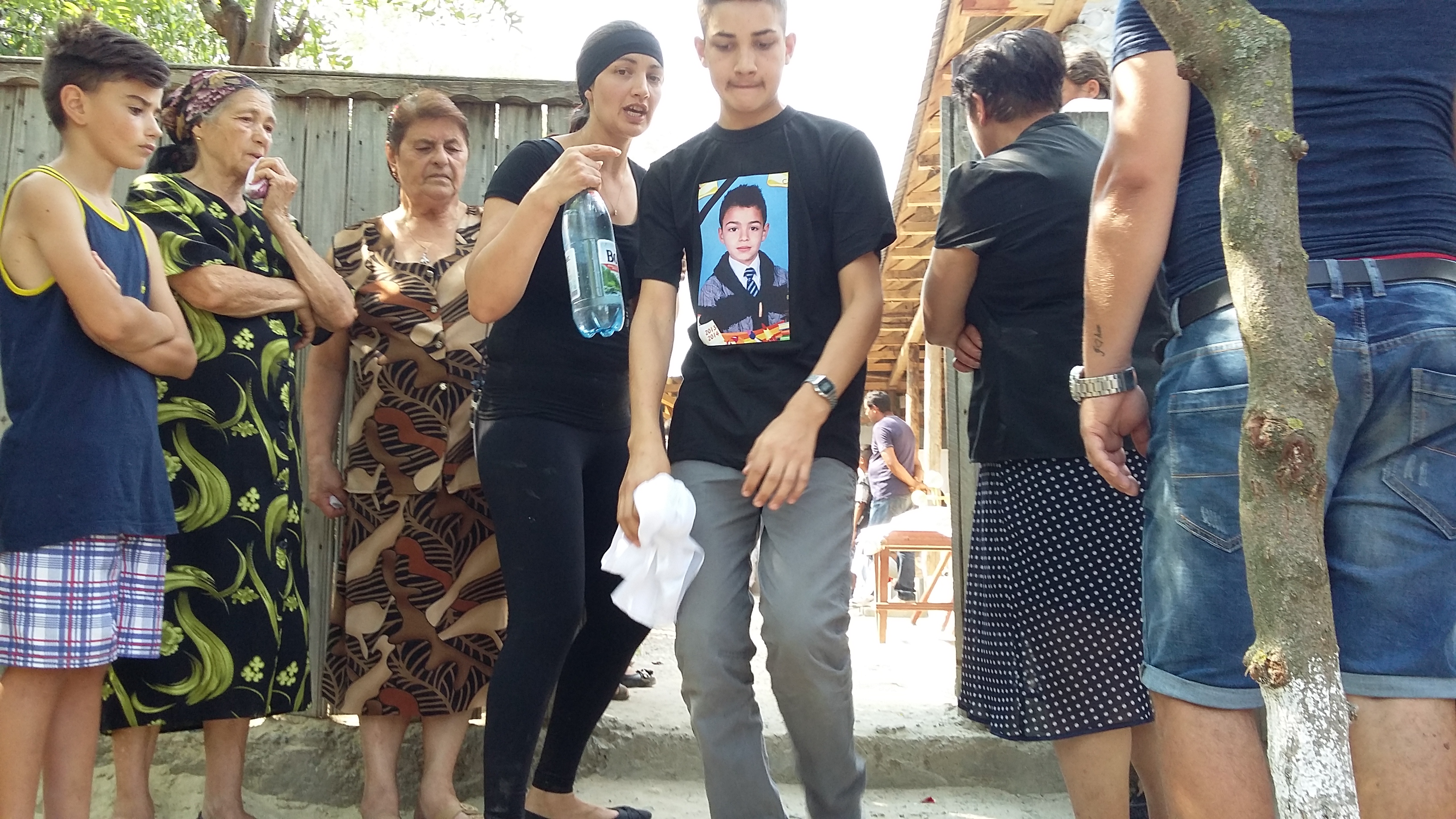 Una dintre victimele din Foltești a fost înmormântată! Șoferul este, în continuare, de negăsit! GALERIE FOTO