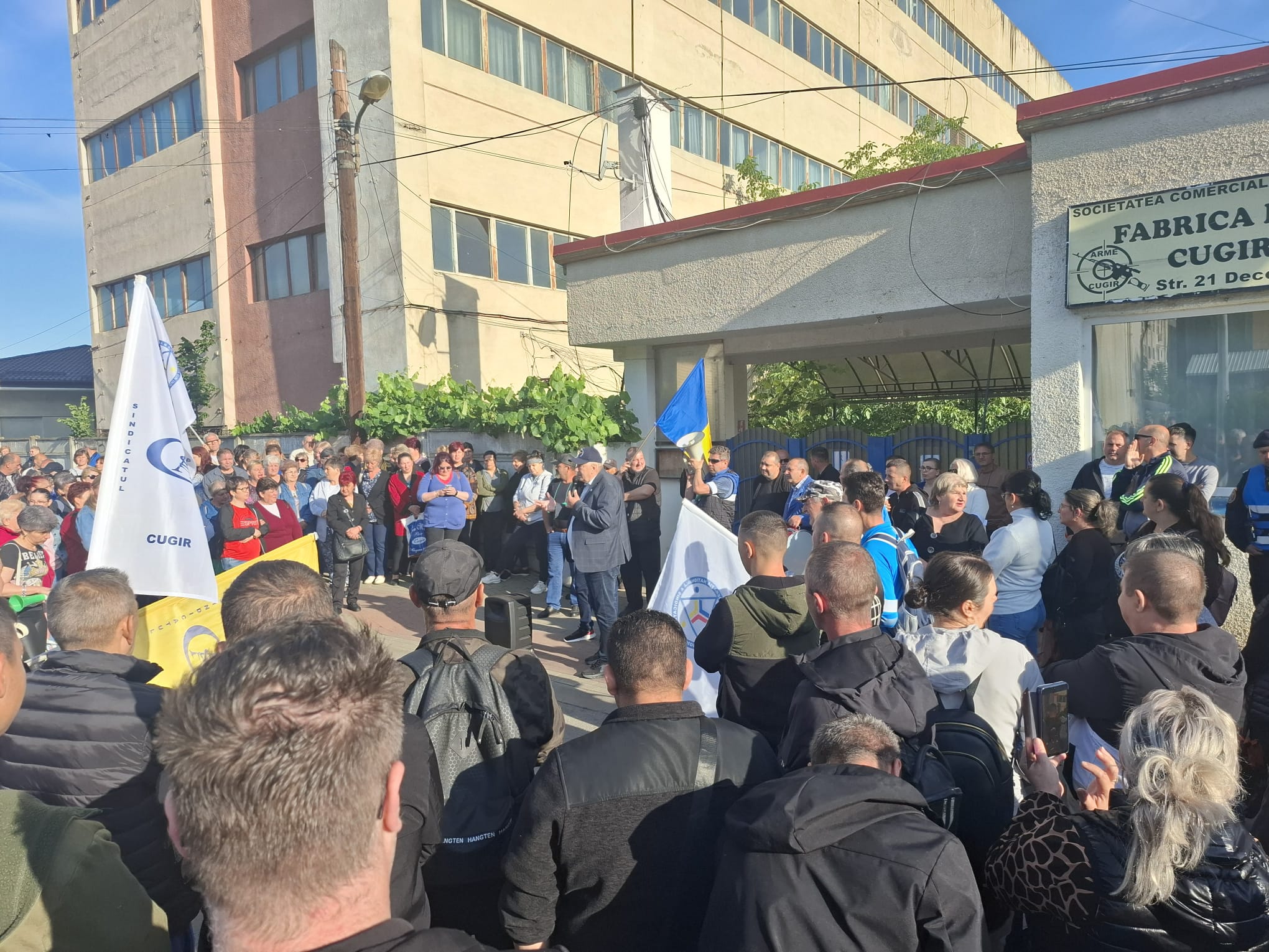 Proteste din cauza legii salarizării: sindicaliștii SANITAS, angajații de la Fabrica de Arme Cugir, ANAF și magistrații se revoltă