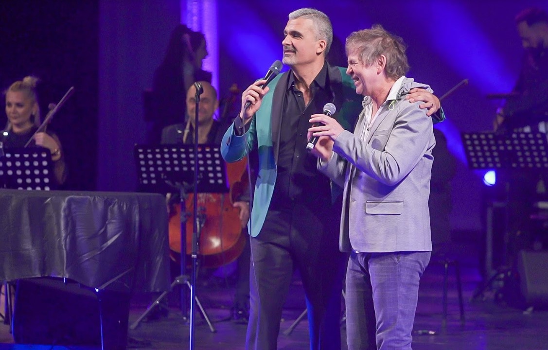 Aurelian Temişan şi Peter Freudenthaler, solistul trupei Fool's Garden, pe scena Operei Naţionale Bucureşti