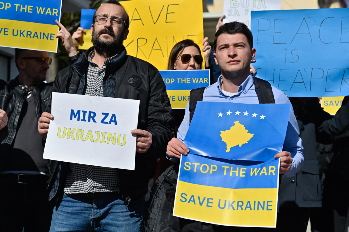 IMAGINI. Din București până în Sydney, mii de oameni protestează față de războiul din Ucraina: „Stop Putin!”
