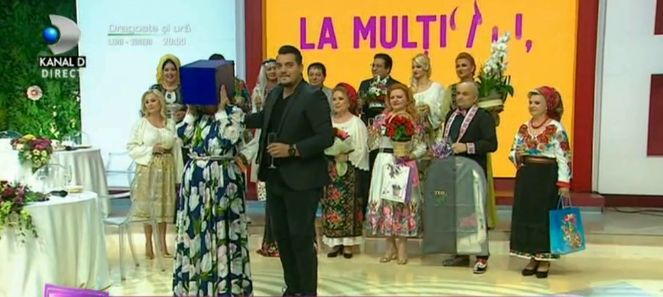 Teo Trandafir a apărut cu o cutie pe cap la emisiunea pe care o prezintă. "Îmi tremură chiloțeii pe mine" | FOTO