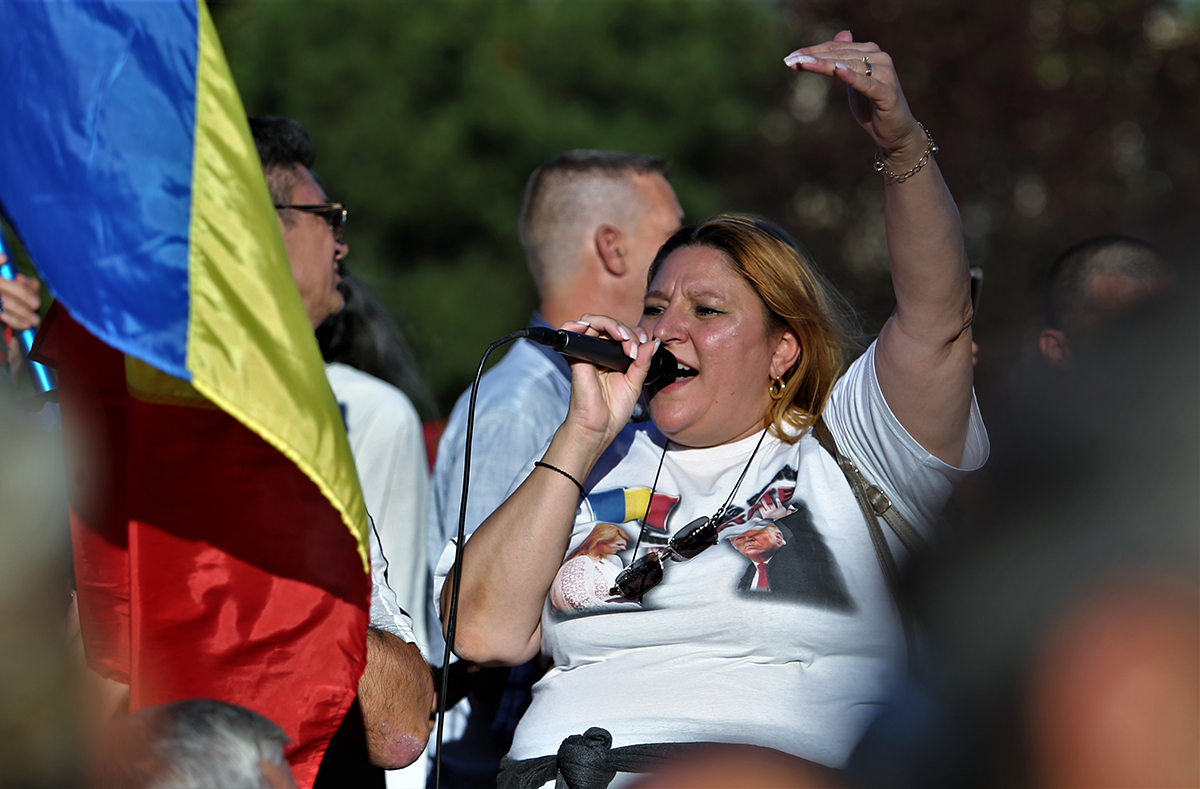 George Simion și Diana Șoșoacă s-au certat pe protestul din Piața Victoriei. Senatoarea a virat de la „Bine ați venit, fraților!”, la „Trădătorule, ți-ai bătut joc de AUR!”