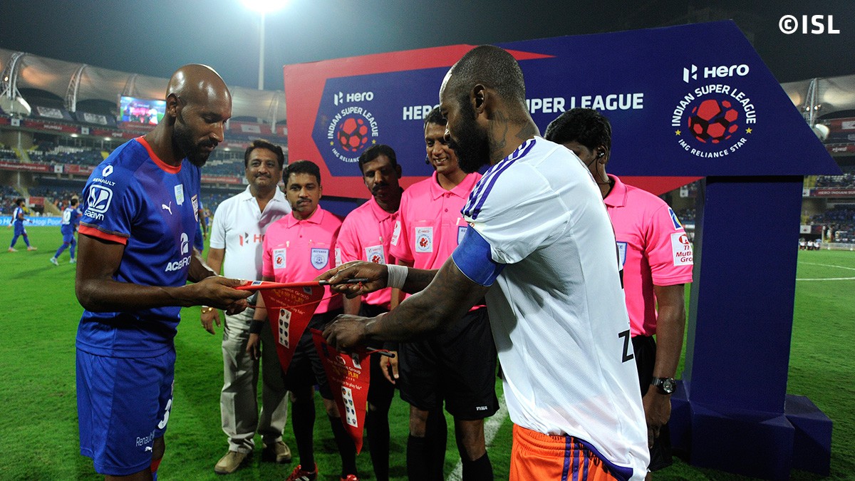 Adi Mutu versus Nicolas Anelka, în India. Piteșteanul a rezistat 90 de minute pe teren, în etapa de azi  ⁄ GALERIE FOTO
