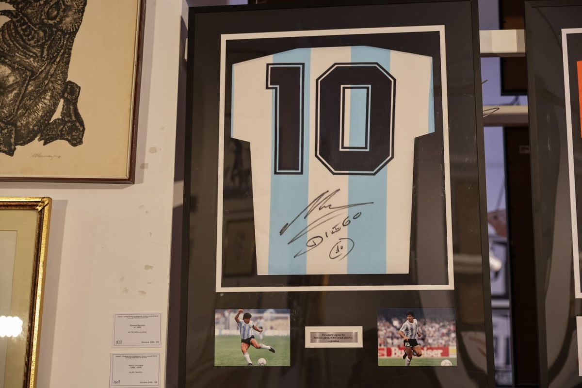 Cât costă un tricou semnat de Maradona sau Pele la gala caritabilă lansată de Ziua Națională Grigorescu