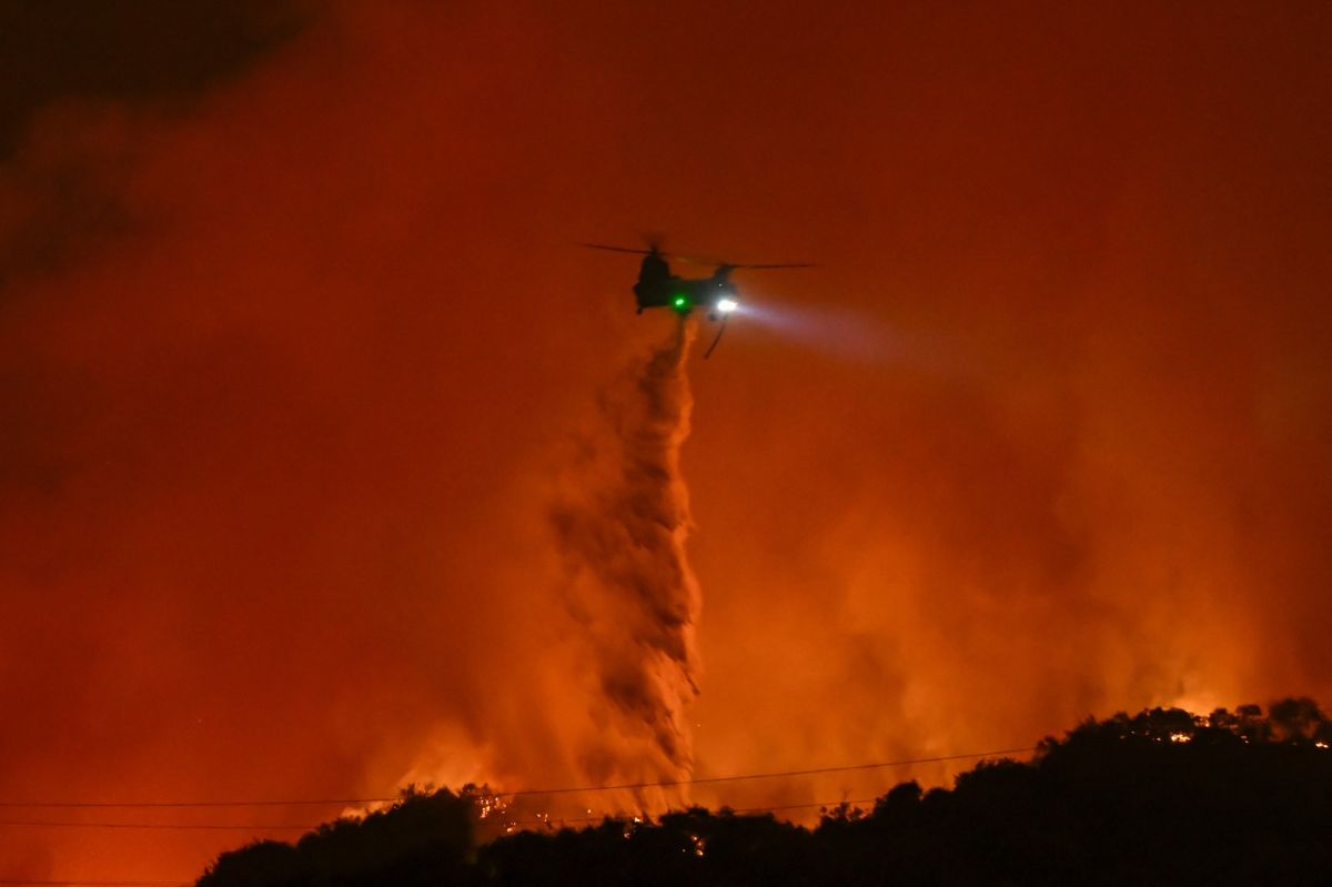 Bilanţul incendiilor de proporții din California a ajuns la 24 de morţi. Vântul violent amenință să întețească focul