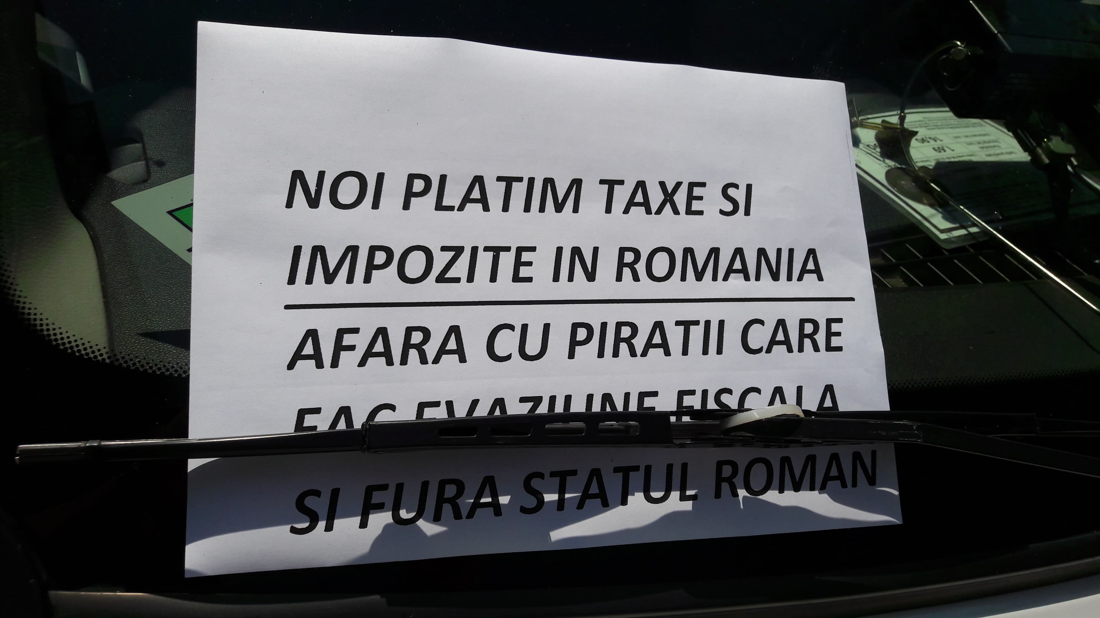 UPDATE. Protest al taximetriştilor în Capitală. Restricţii de trafic în zona Gării de Nord / VIDEO