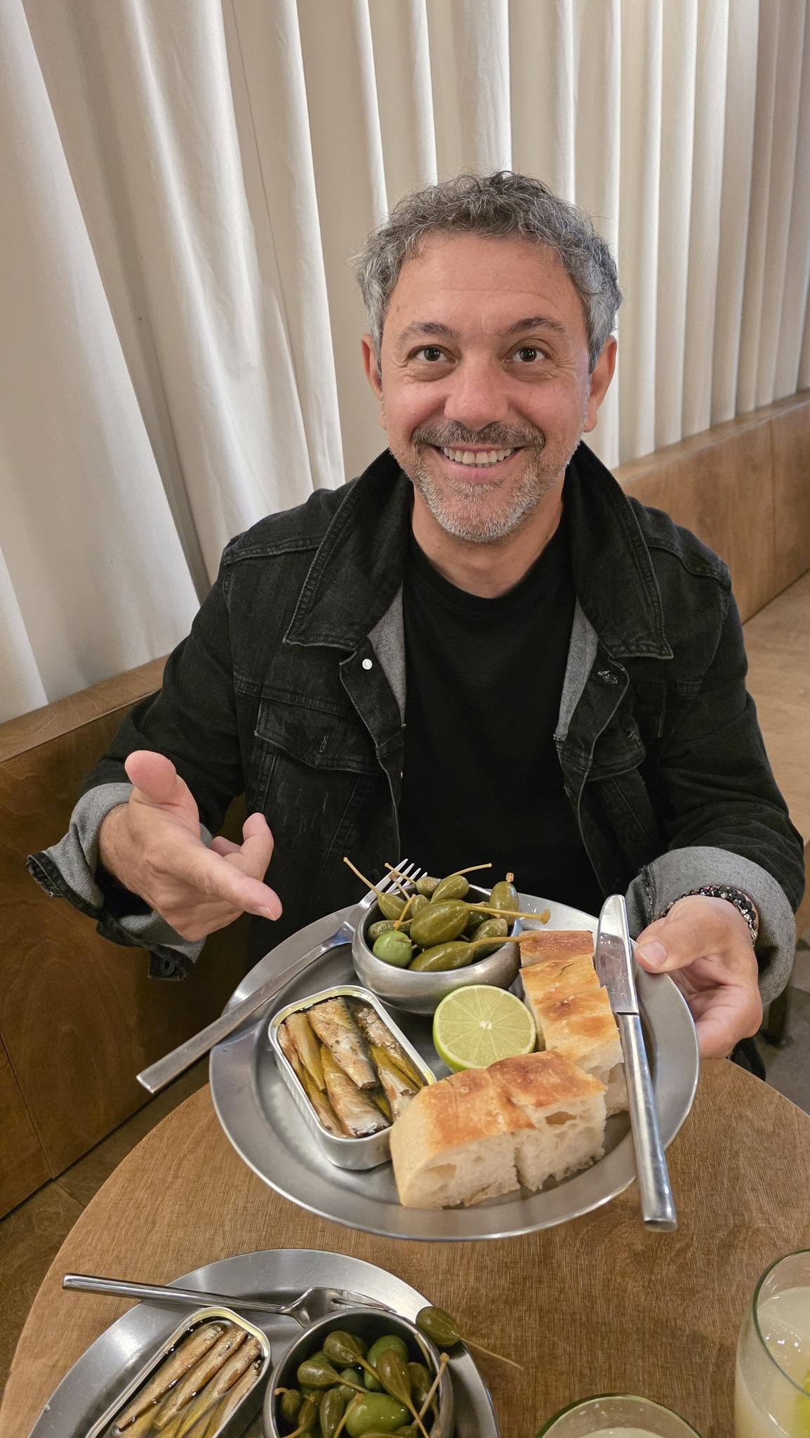 Rețeta lui Sorin Bontea de vinete la cuptor cu sos de roșii și iaurt grecesc. Secretul care dă un gust mediteraneean