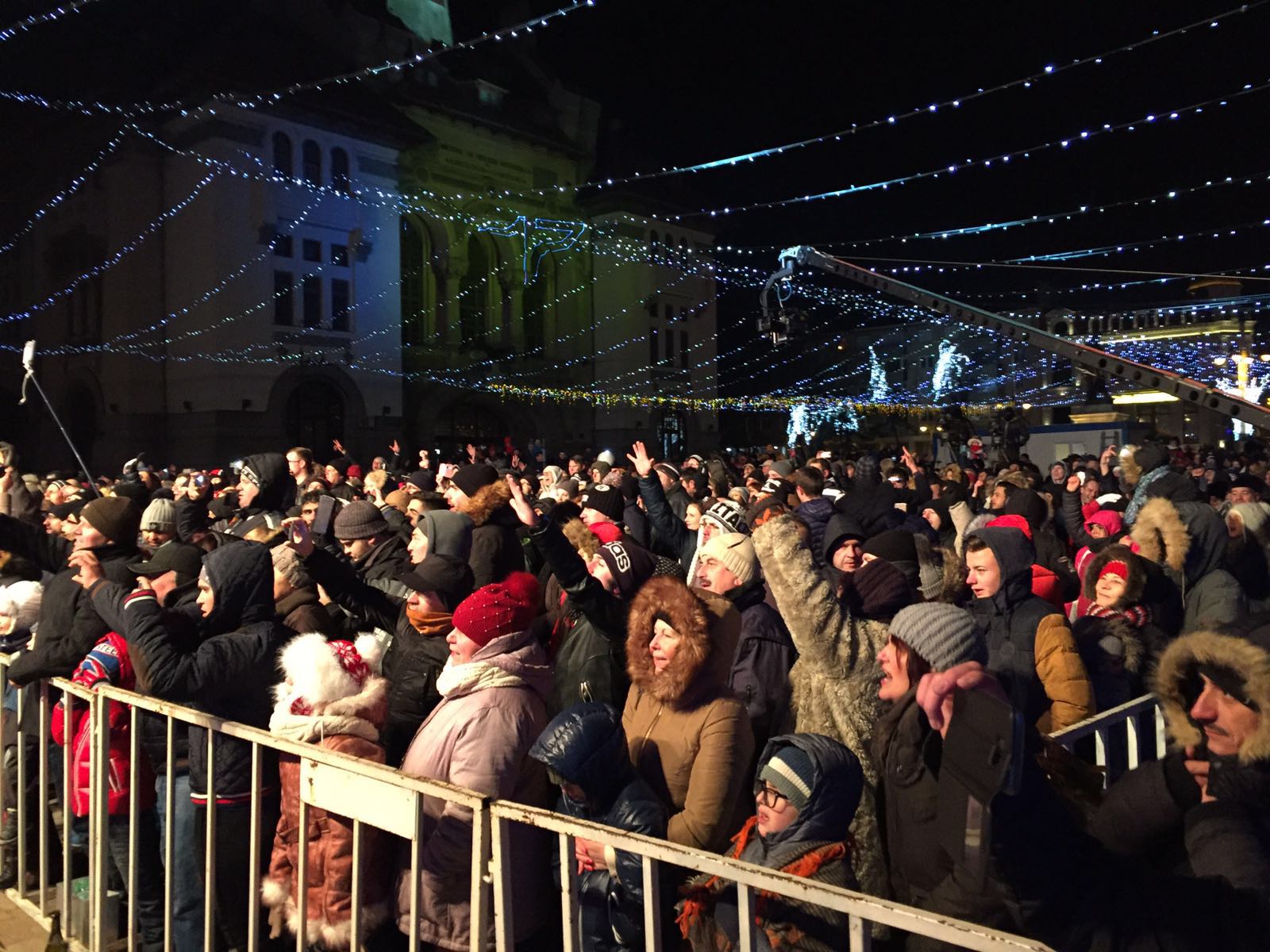 Șampanie, artificii și multă bucurie. Cum au petrecut românii de Revelion 2017 | FOTO ȘI VIDEO
