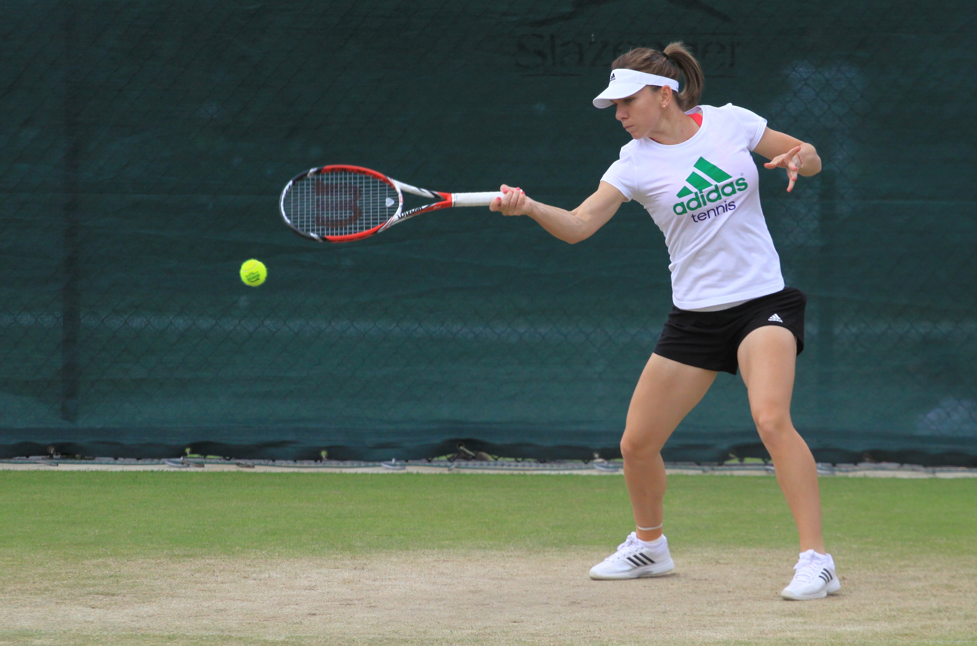 SUPER FOTO/ Simona Halep e în formă, debutează la Wimbledon!