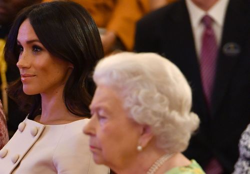 VIDEO | Meghan Markle a încălcat din nou protocolul regal printr-un gest neașteptat față de prințul Harry