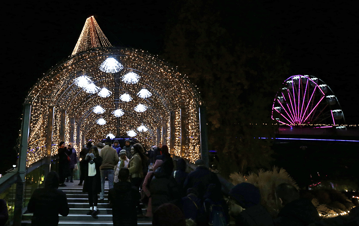 FOTO. A treia ediție a „West Side Christmas Market” e în plină desfășurare. Care sunt principalele atracții ale târgului din Parcul Drumul Taberei