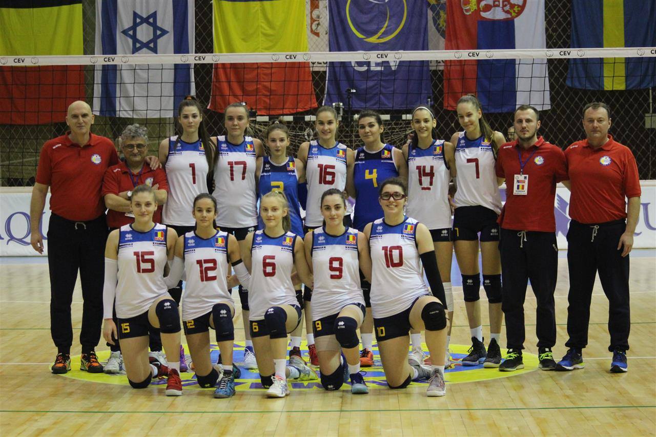 Voleibalista Francesca Alupei, fiica unei duble campioane olimpice la canotaj, măsoară 1,91 metri, la vârsta de 14 ani