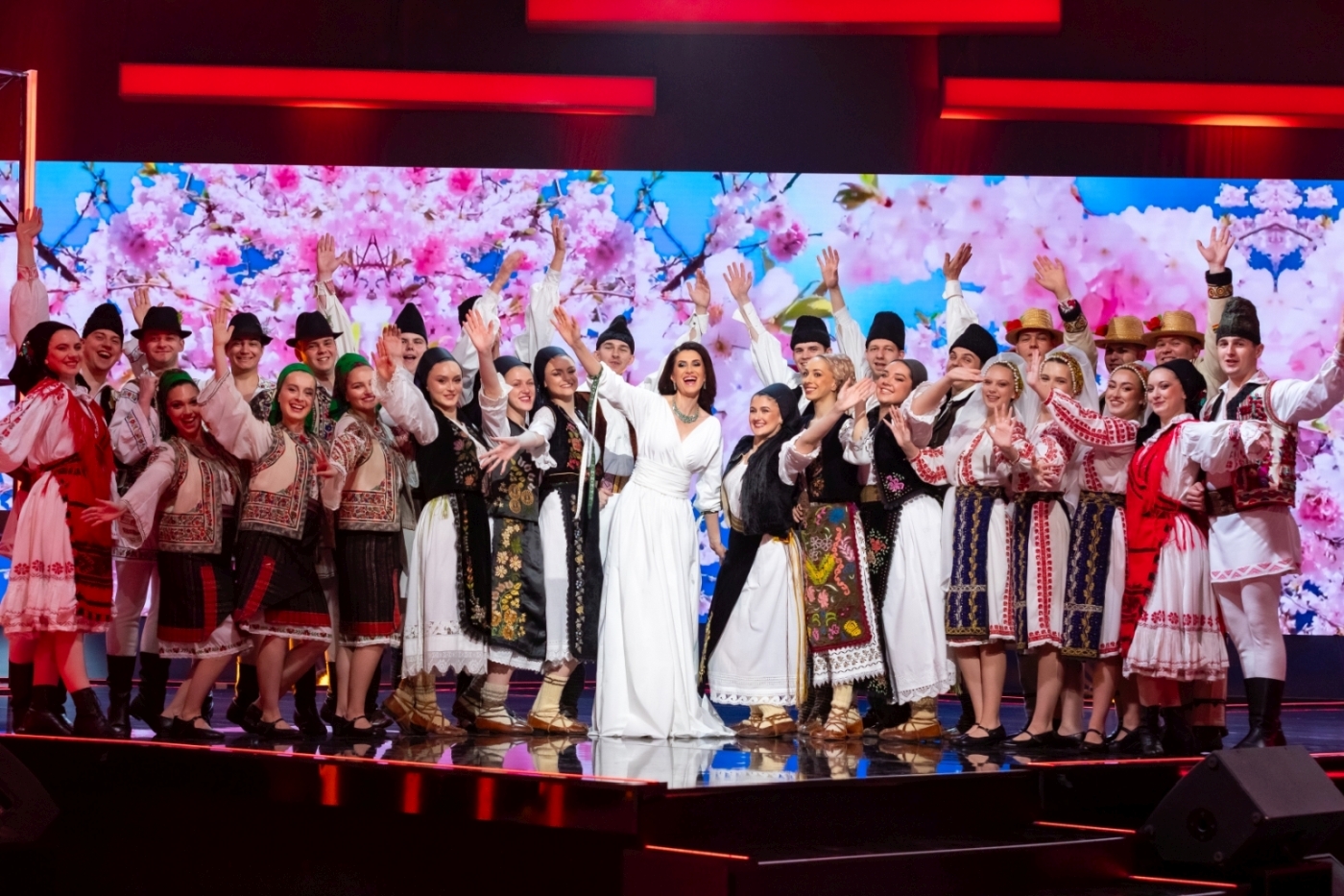 „Petrecere... cu cântec!”, noua emisiune a Iulianei Tudor de la TVR 1. Când va fi difuzată și cine e prima ei invitată