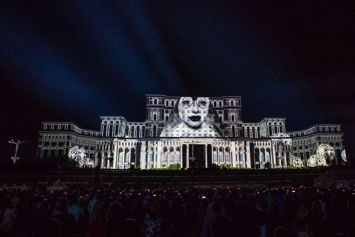 iMapp Bucharest 2021, evenimentul care luminează sâmbătă Palatul Parlamentului. Care e programul