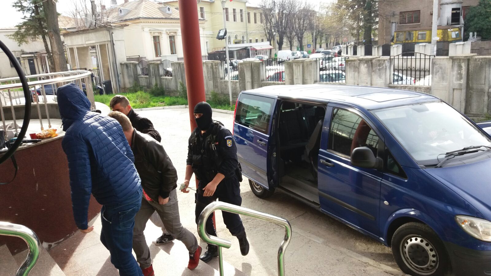 BOMBĂ! Cheloo de la Paraziţii, adus la audieri pentru trafic de droguri!