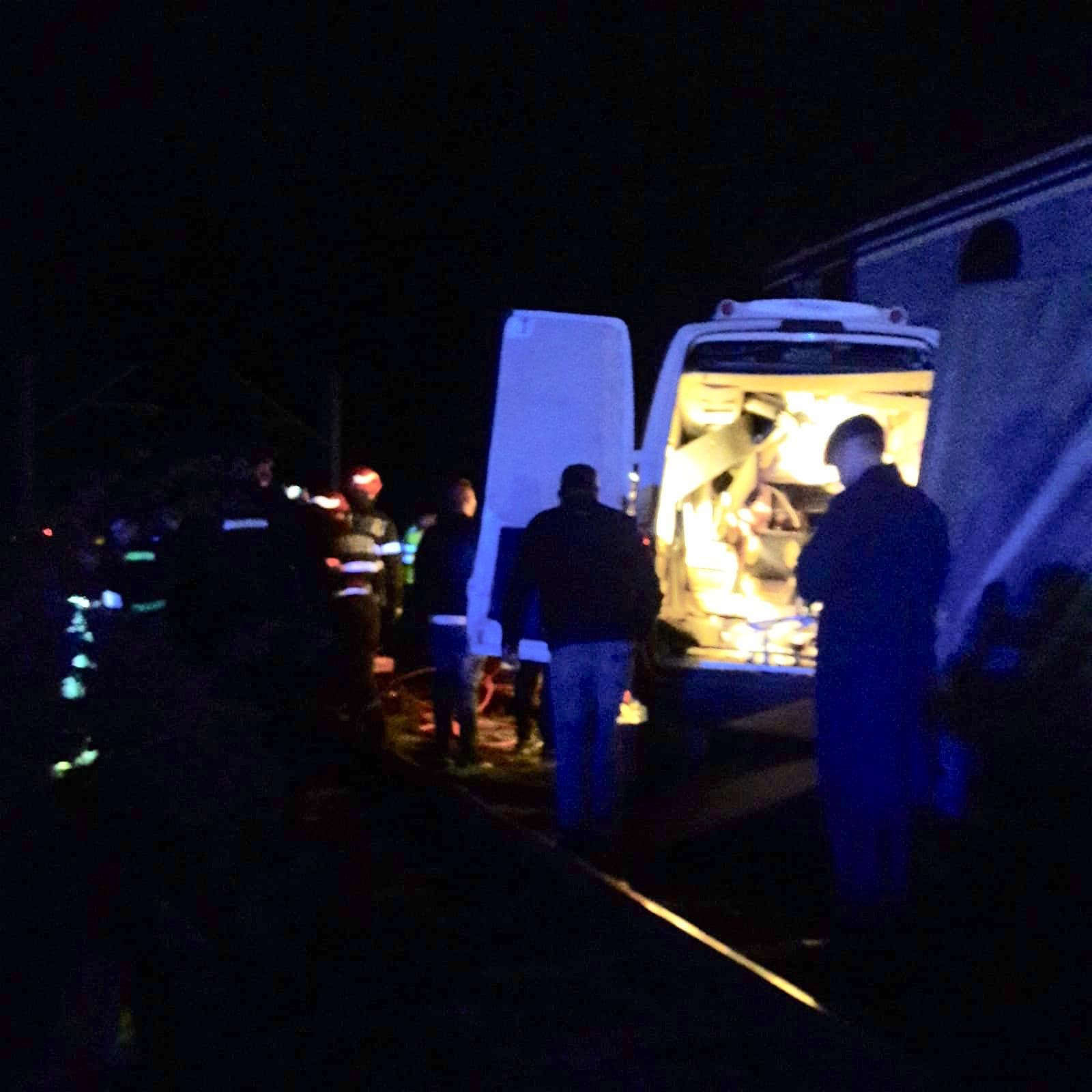 UPDATE/ Accident soldat cu patru morți, în Buzău! Un microbuz a fost lovit de tren