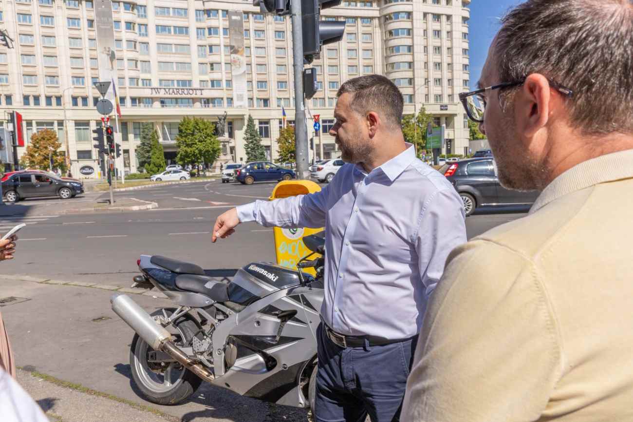 Ciprian Ciucu a mers 7 kilometri pe jos în București și l-a sunat pe primarul Vlad Popescu Piedone: „Nu vom mai avea trotuare pline de mașini în centru”