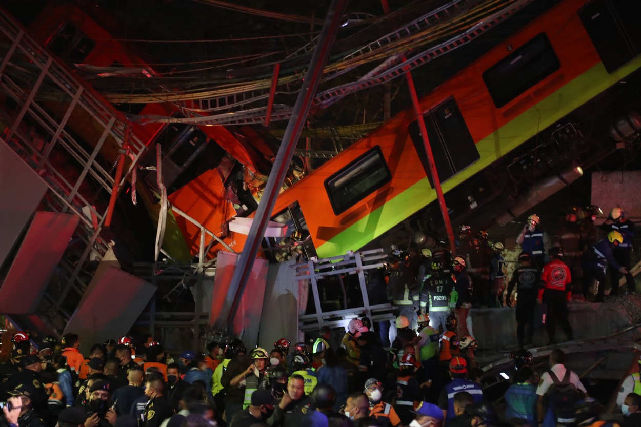 Cel puțin 23 morți și 65 de răniți, după ce o linie suspendată de metrou s-a prăbușit cu tot cu vagoane, în capitala Mexicului