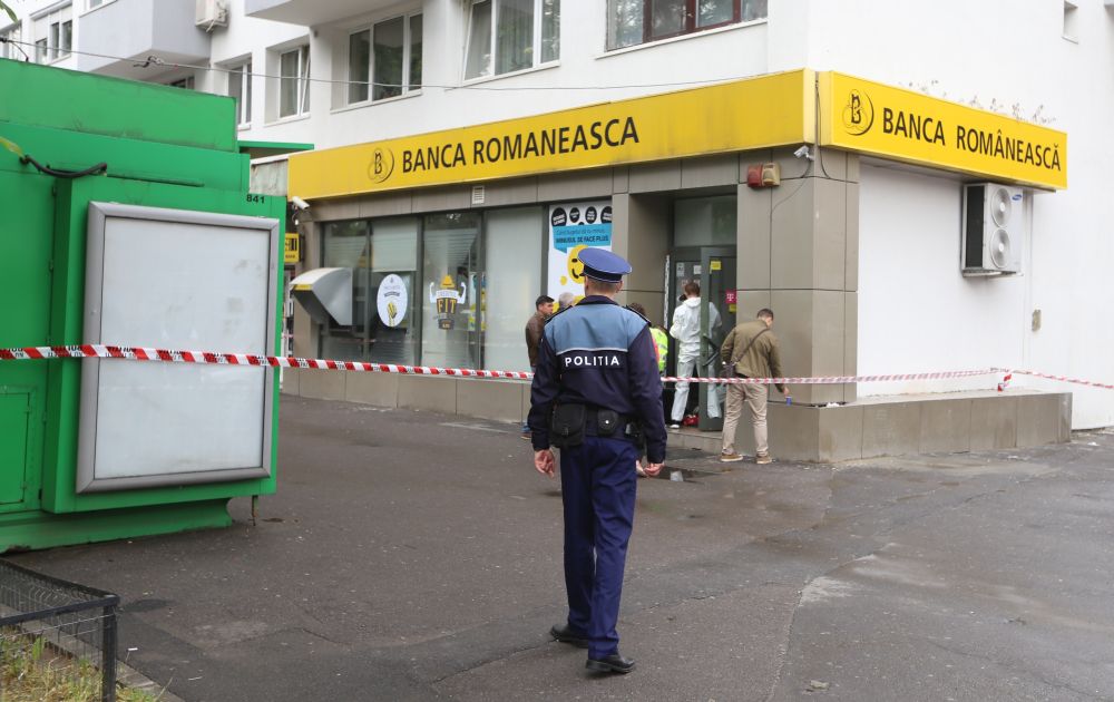 UPDATE. Jaf armat la o bancă din Sectorul 4 al Capitalei. Al doilea atac în aceeași săptămână / FOTO