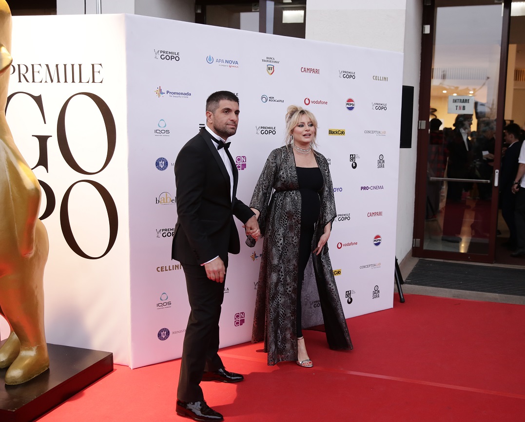 Reacția lui Cosmin Curticăpean după ce Laura Cosoi s-a sărutat cu Jorge în filmul „Retreat Vama Veche”: „Scenele nu sunt luate în serios”