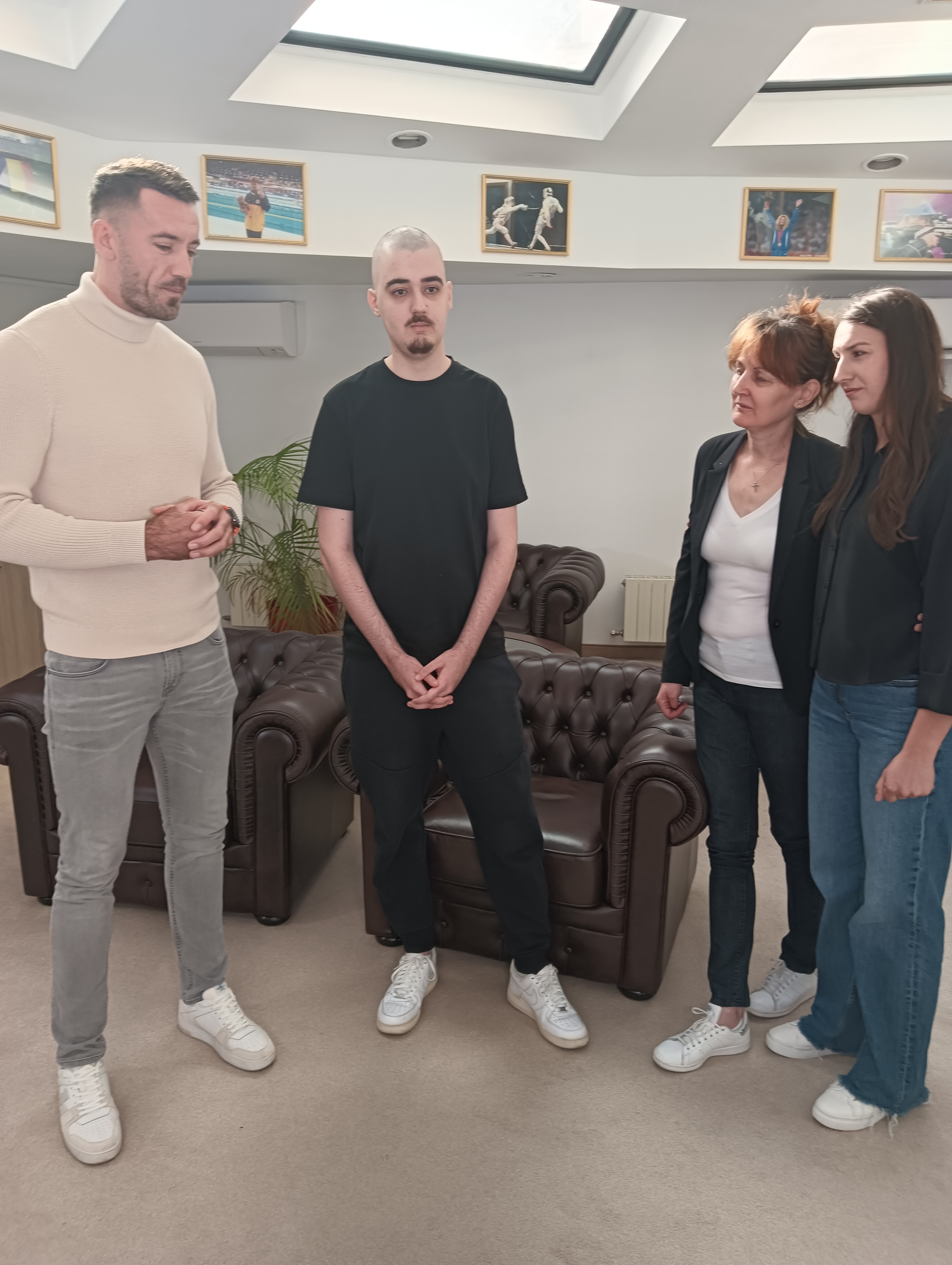 În lupta cu cancerul, Alex, fiul a doi foști canotori, are nevoie de 250.000 de euro pentru a fi tratat în Turcia. Imunoterapia este șansa salvatoare văzută de oncologi de la Istanbul