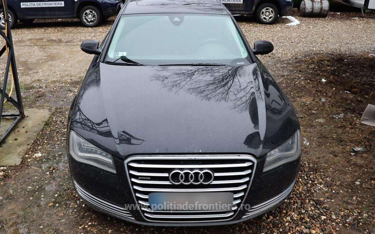 Au demontat trei mașini, furate din Germania și Suedia, în valoare de 320.000 de euro, și au încercat să le introducă în România drept „piese auto uzate”