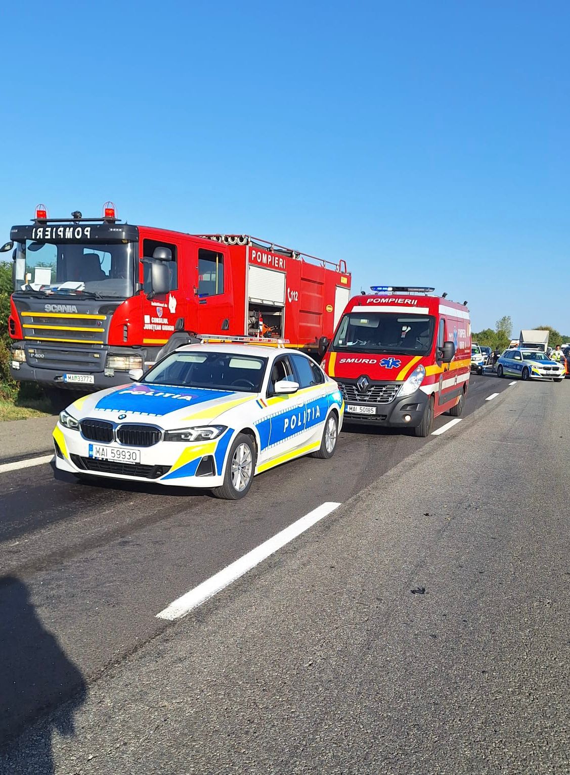 6 persoane, printre care doi copii, au ajuns la spital după un accident pe A1. O mașină s-a răsturnat