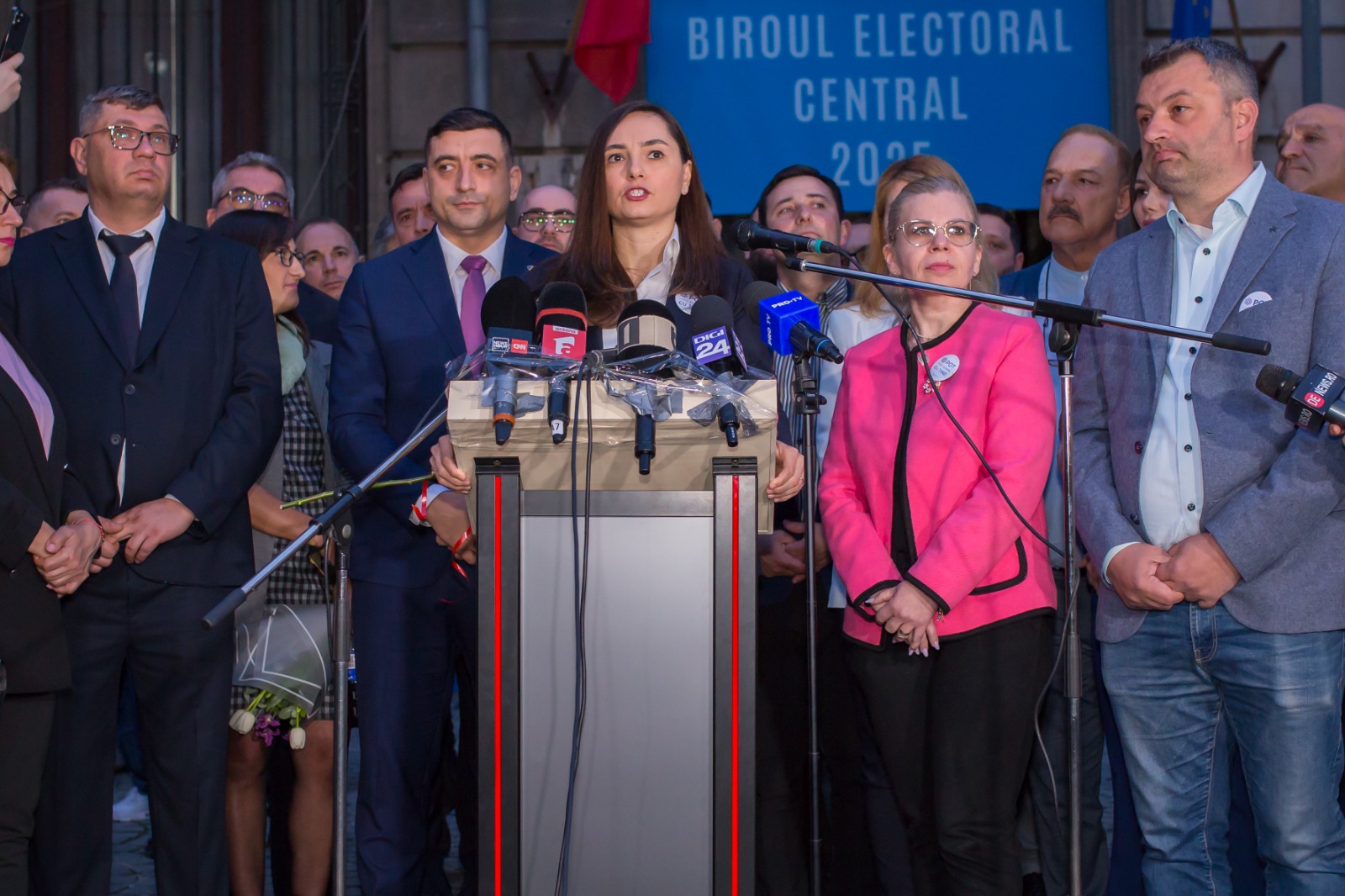 Anamaria Gavrilă și-a depus candidatura la prezidențiale la BEC, alături de George Simion. Cine se va retrage