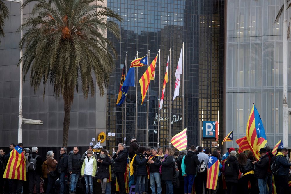 Proteste în Barcelona după arestarea lui Carles Puigdemont. Mii de persoane au ieşit în stradă