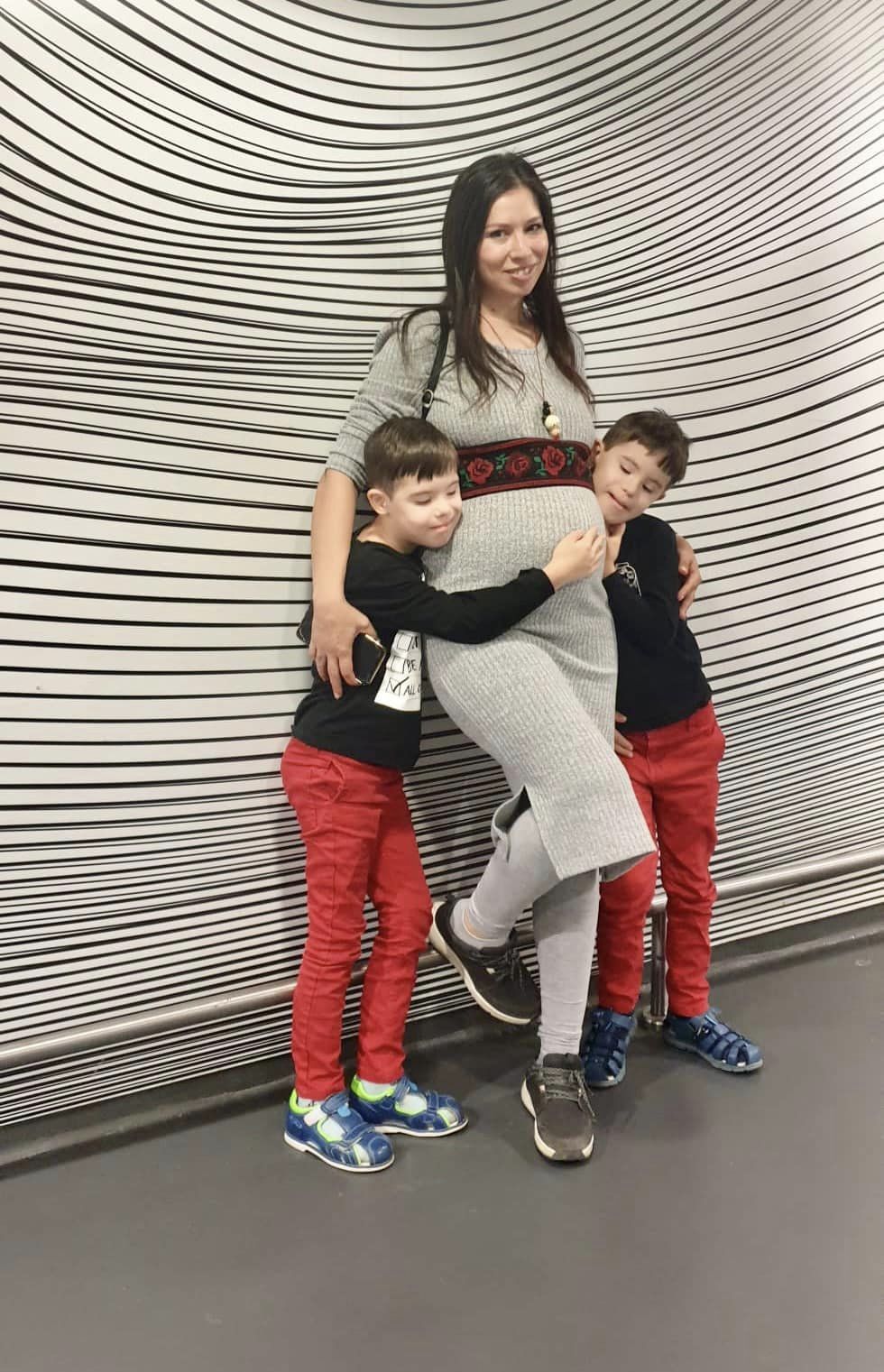 Cristina Bălan și soțul ei se descurcă greu cu trei copii: „Financiar vorbind, lucrurile nu sunt tocmai roz”