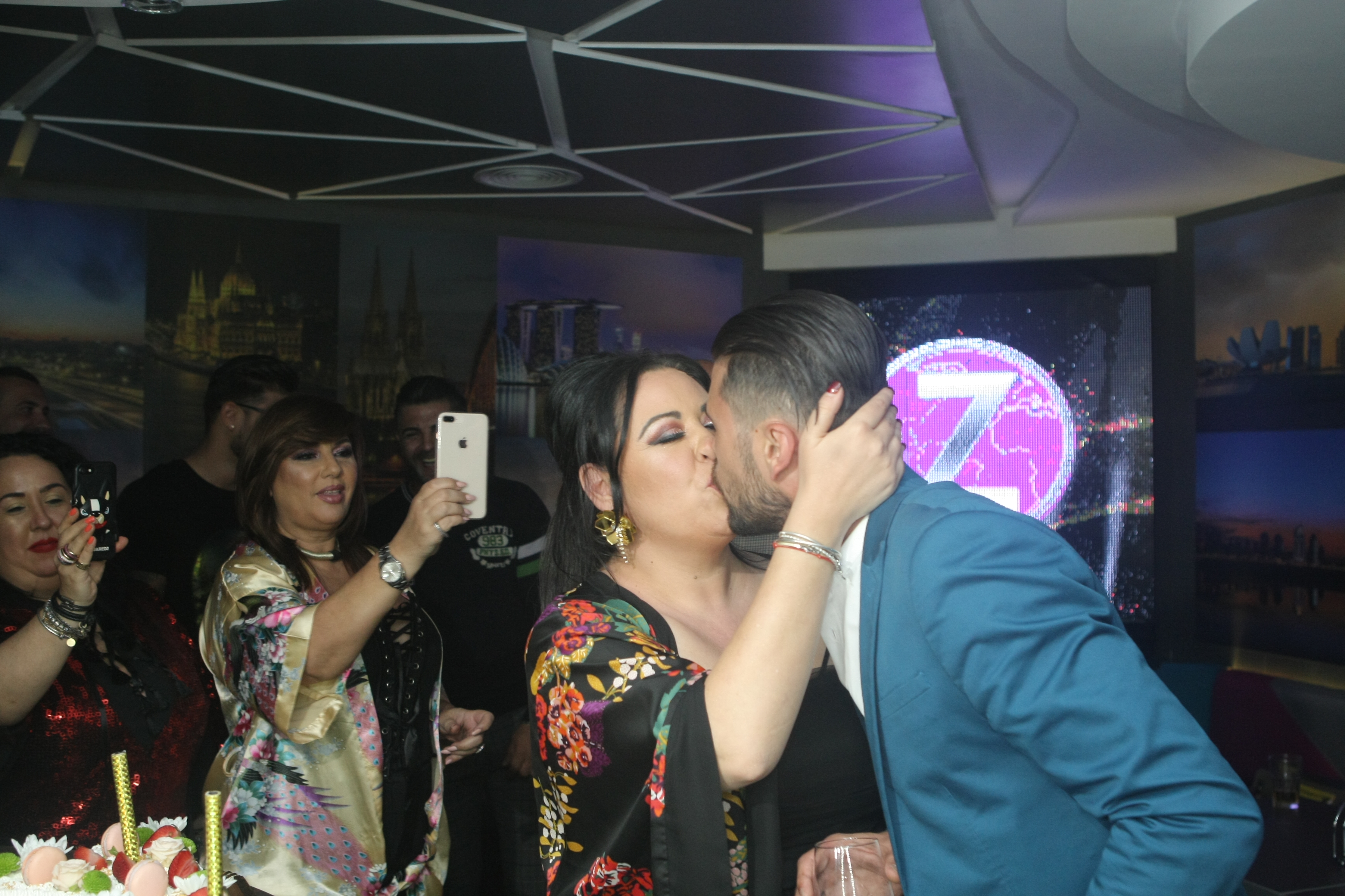 GALERIE FOTO. Oana Roman n-a vrut cadouri de ziua ei. Le-a cerut invitaților să doneze banii pentru un caz umanitar