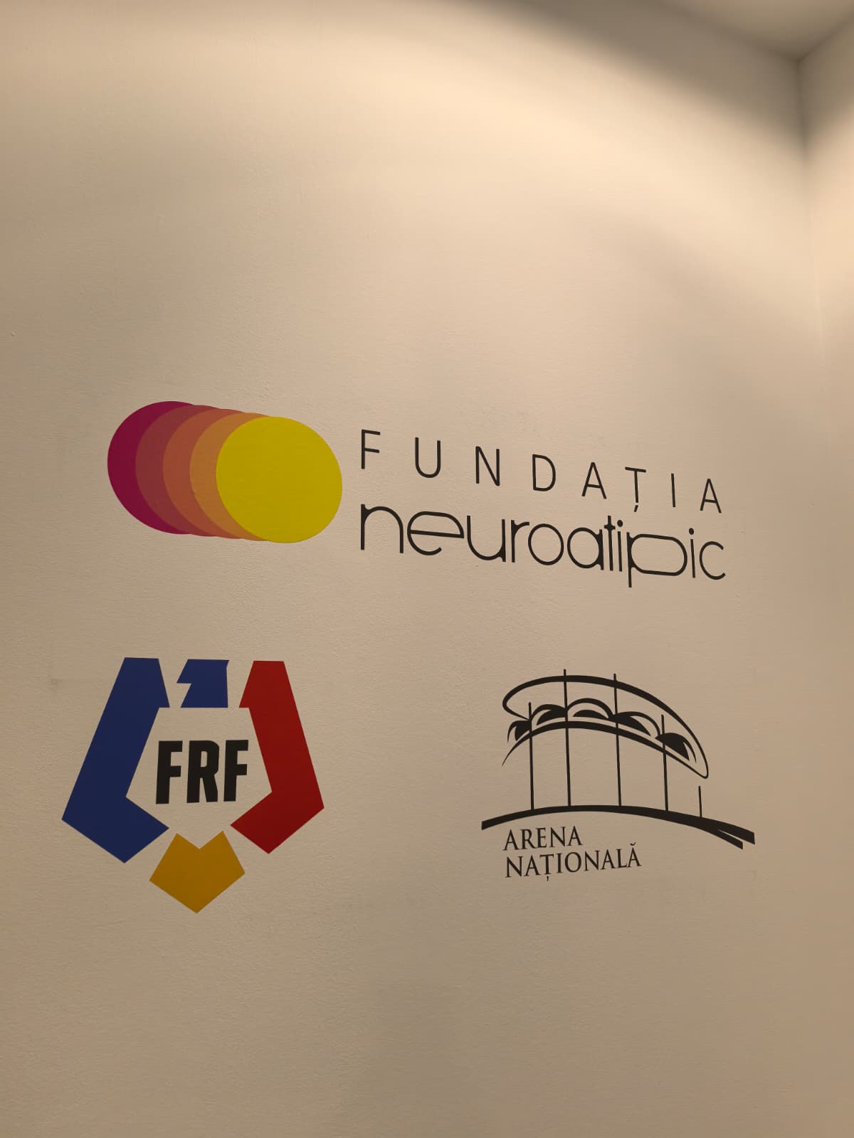 258 de micuți au beneficiat de primul spațiu senzorial dedicat copiilor cu autism pe un stadion din România