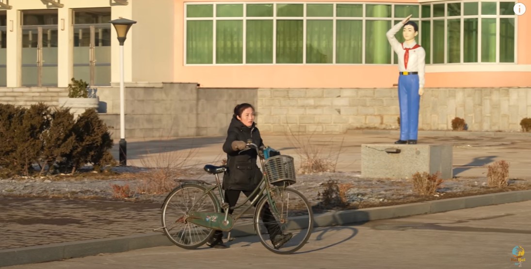 Ce au descoperit vloggerii „HaiHui în Doi” în Coreea de Nord. Experiența pe care au avut-o în țara condusă de Kim Jong Un: „Ne înregistrau cu telefoanele pe ascuns”