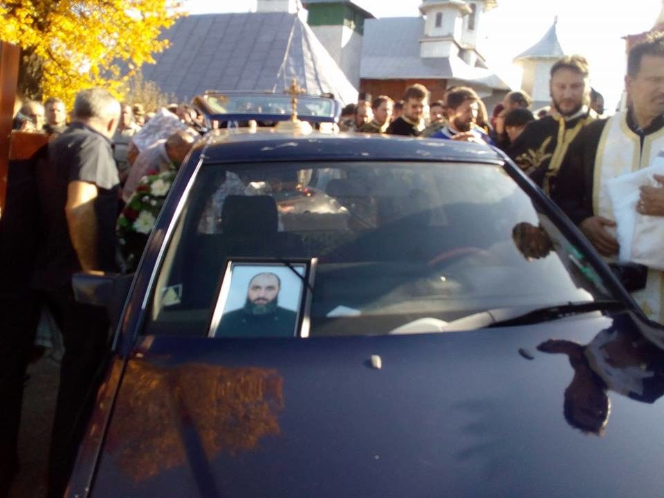 Preotul Petru Gavril a fost înmormântat împreună cu fetița lui de șase ani. Au murit într-un oribil accident