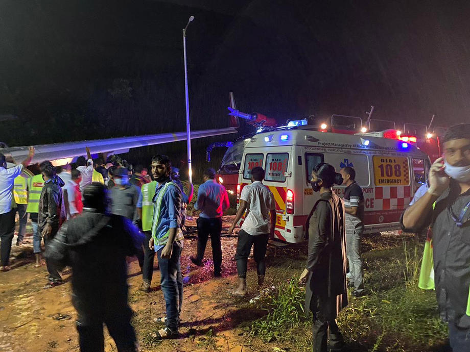 Un avion cu 190 de persoane la bord s-a prăbuşit la aterizare în India şi s-a rupt în două. Bilanţul deceselor a ajuns la 18