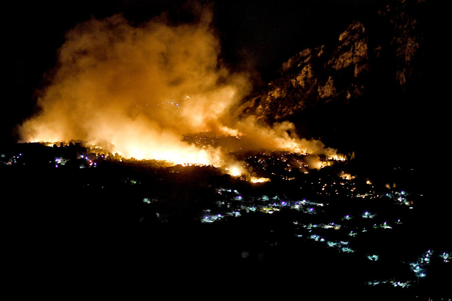 Incendii de vegetație în Grecia. Cel puţin şase sate şi două mănăstiri, evacuate