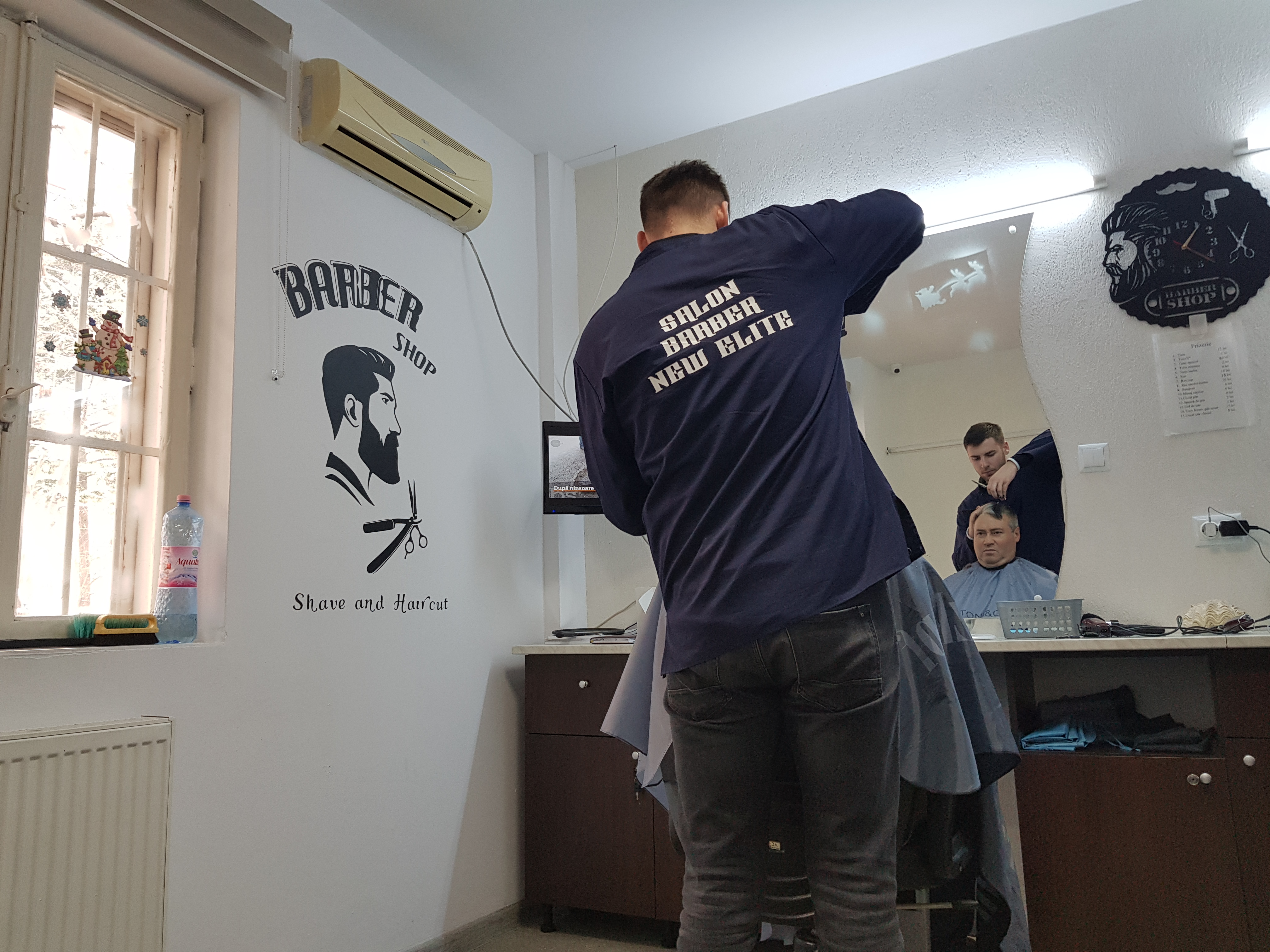 Ura și la frizerie! Am aflat poveștile salonului de la linia 1