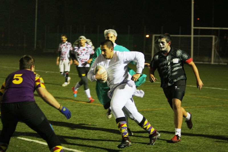 FOTO / Meci de groază la ”Arcul de Triumf”! Arlechinii şi Rebelii au jucat rugby-fotbal american