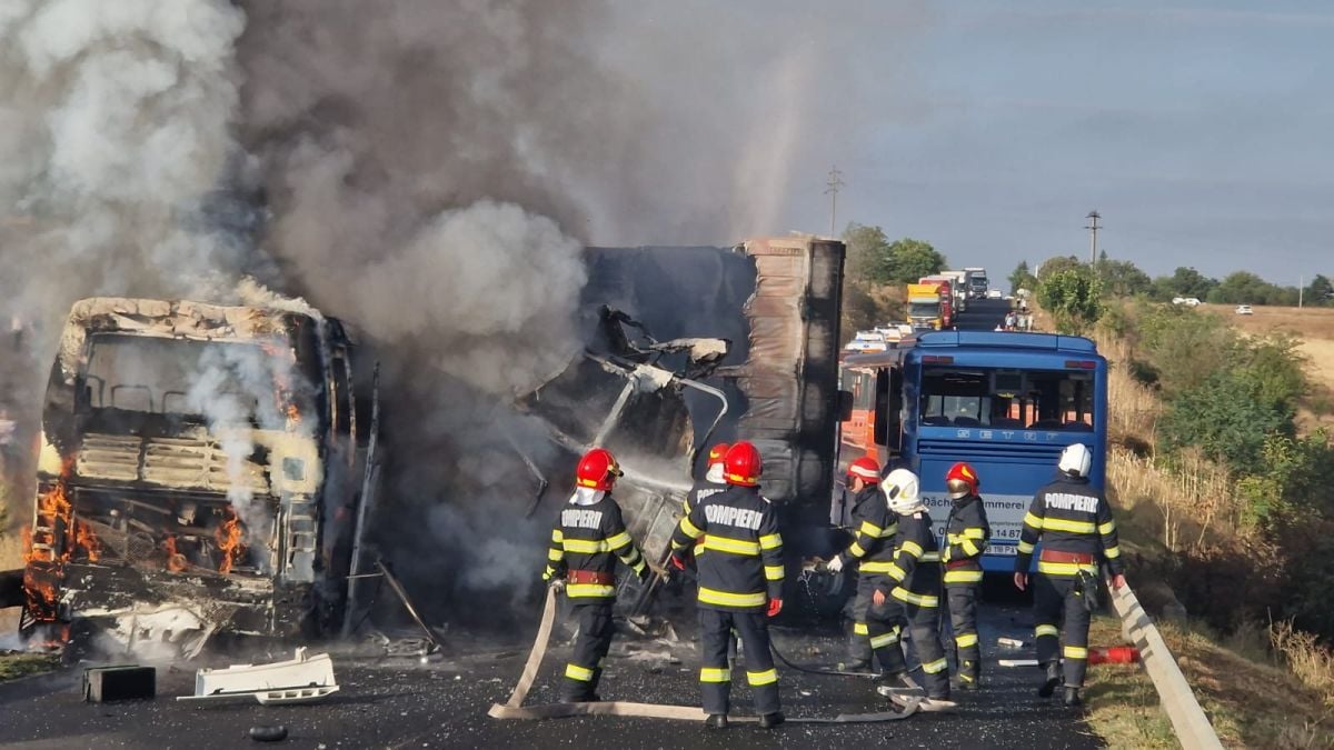 Accident cu un autocar, un microbuz și un TIR în Teleorman. Cinci persoane, transportate la spital. UPDATE