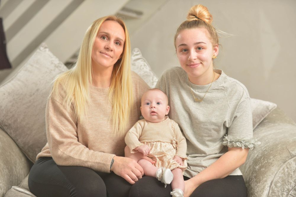 O tânără din Marea Britanie a intrat în comă și a născut un bebeluș, fără să știe că era însărcinată. Cum s-a întâmplat miracolul / FOTO