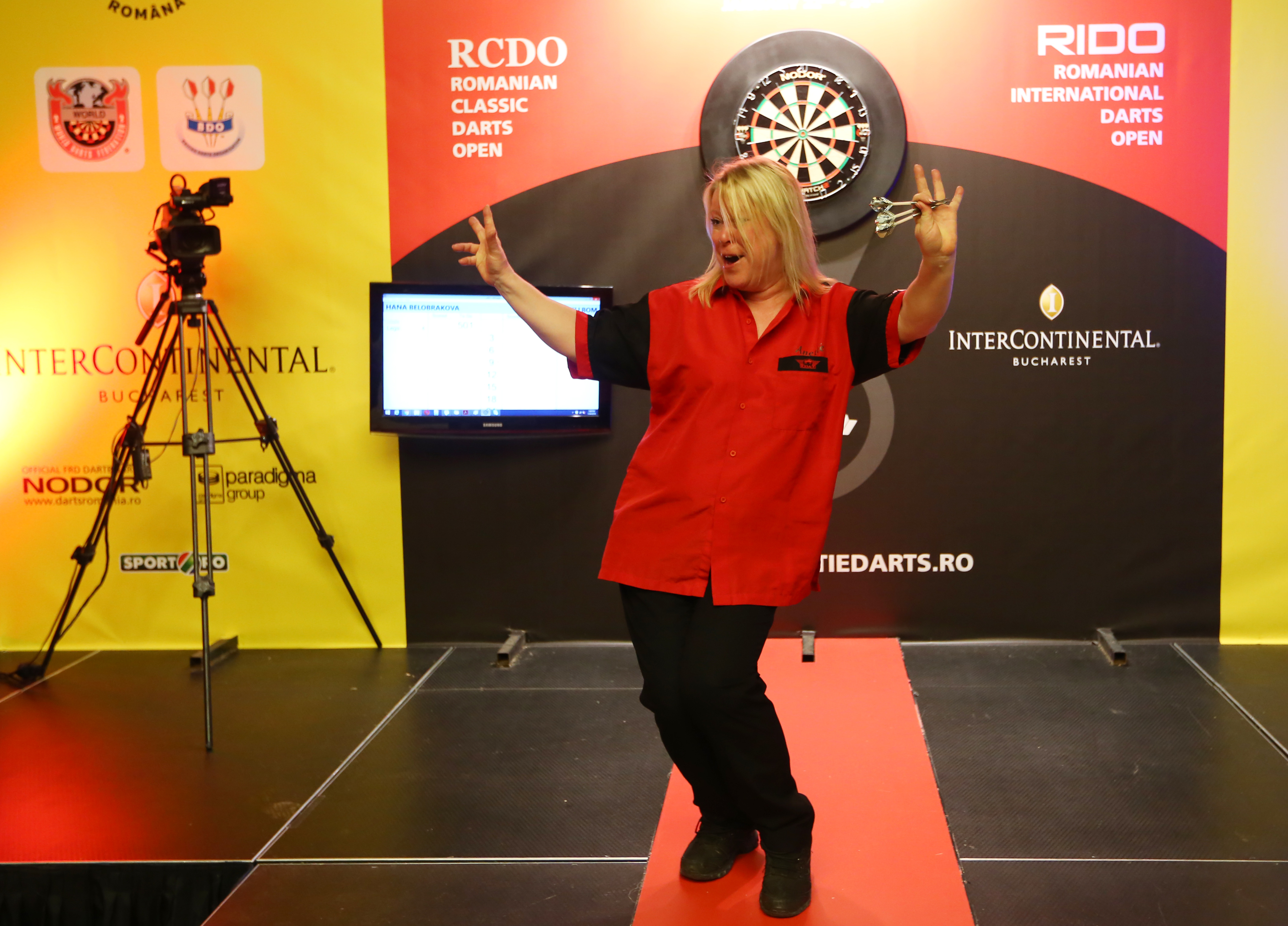 Cei mai tari țintași! Romanian Darts Festival - peste 350 de jucători profesionişti din Europa, la București. Jamie Hughes și Annette Tillborn, învingători