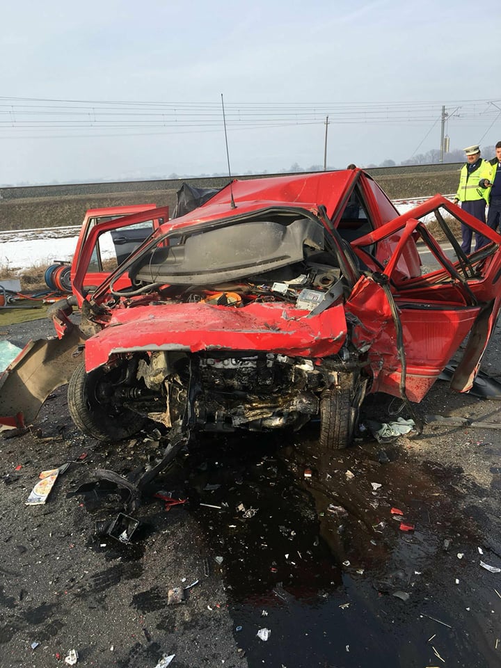 Trei oameni au murit într-un accident în Orăștie. Impact violent între două mașini / FOTO