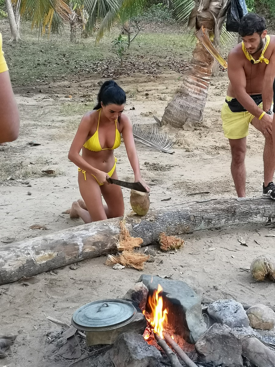 Traiul pe insula pustie transformă vedetele din "Ultimul Trib" în războinici | FOTO