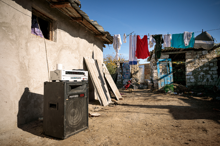 Țara unde nici primarul nu calcă și își trimite subordonații să culeagă voturi. Povestea comunității de musulmani și neoprotestanți din Oborul Nou, Călărași﻿