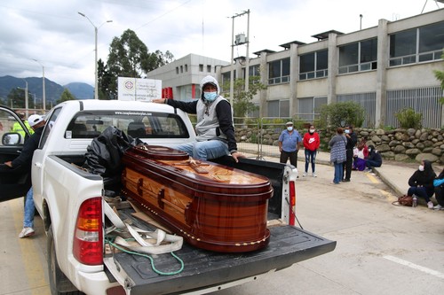 79 de deținuți morți în închisorile din Ecuador, în răfuieli între bande rivale. Familiile cer autorităților trupurile celor uciși